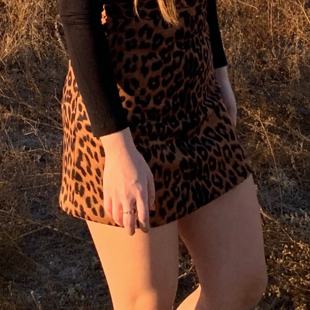 [Leopard print mini skirt]